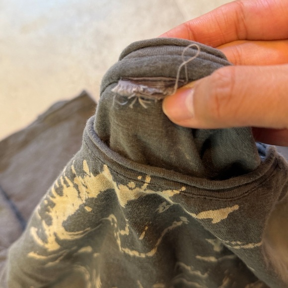 Magnolia Pearl Hearts on Fire Tee Shirt Size Large - Picture 5 of 5